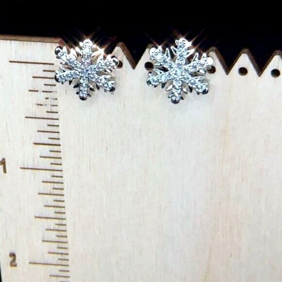 Silver Snowflake Crystal CZ Stud Earrings Christmas - Picture 4 of 8